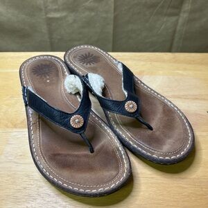 UGG Women's 8 (approx) Black Leather Sandals with Shearling Comfort Sole Suede